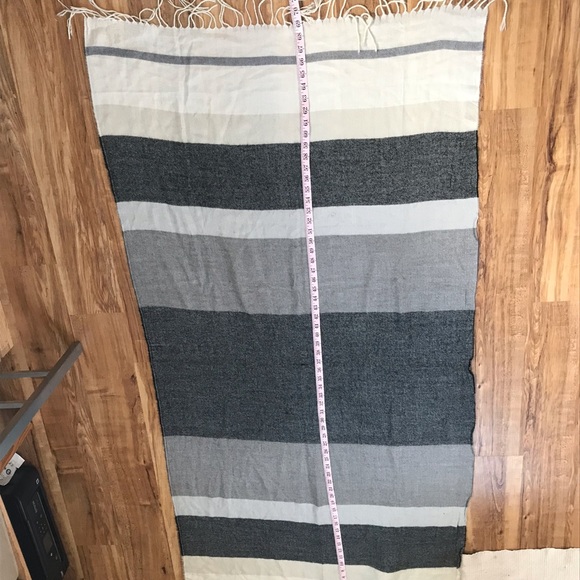 Blanket Scarf or Wrap Black White Grey w/ Fringe - Picture 7 of 8